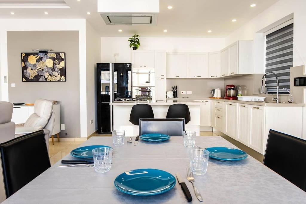 Mellieha, Luxury 3 Bedroom Azure Maisonette Экстерьер фото