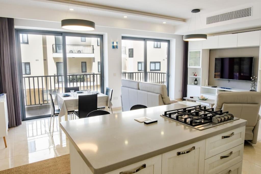 Mellieha, Luxury 3 Bedroom Azure Maisonette Экстерьер фото
